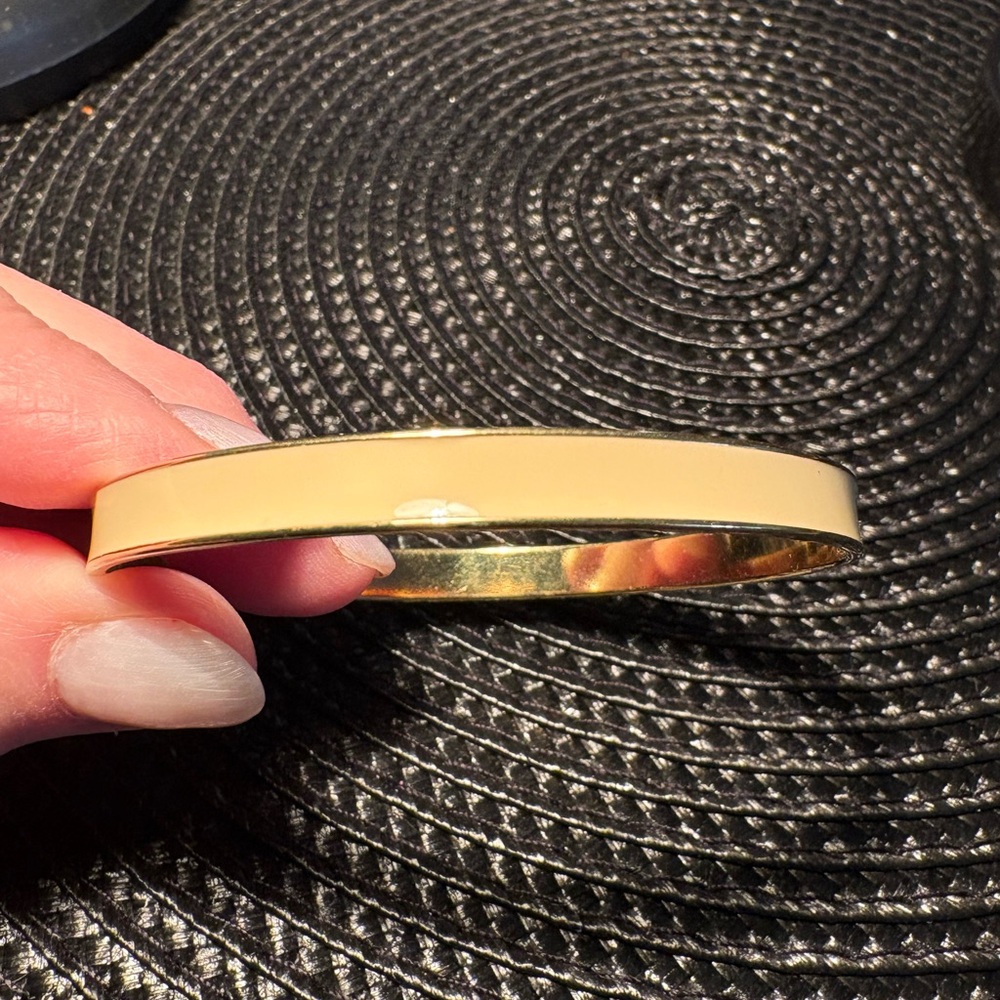 0145) Vintage Monet Cream
Enamel Bangle